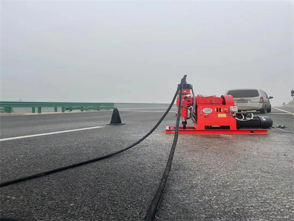 察布查尔马路路基路面开裂下沉注浆加固灌浆